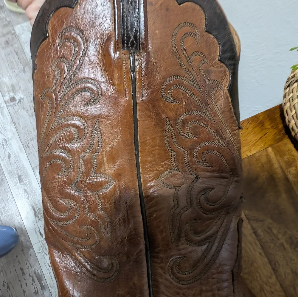 Lucchese stylish brown